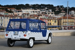 Mehari-Eden-Blue-Sea-garee-sur-le-port-de-Cassis