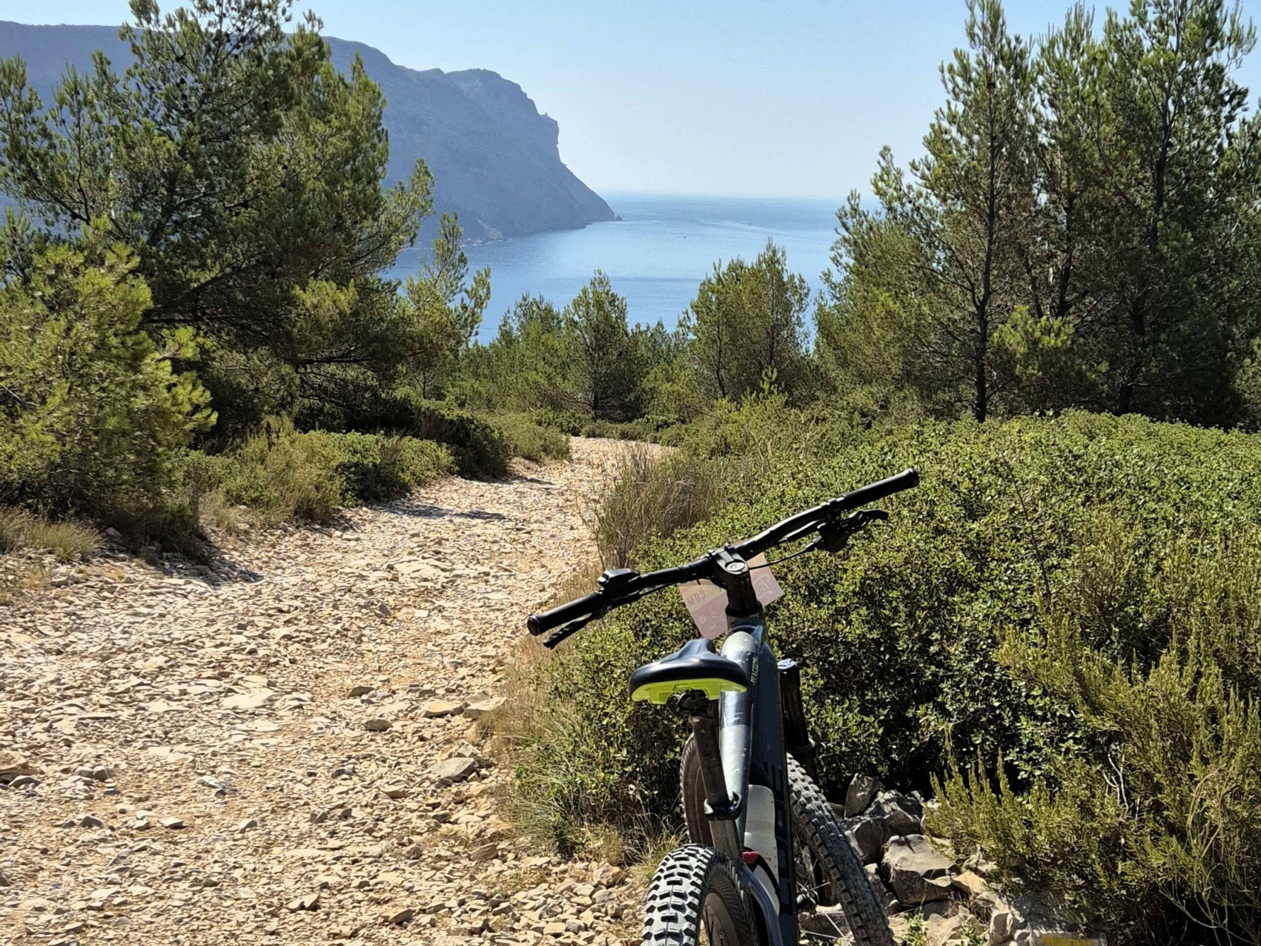 Location de vtt électriques à Cassis dans les Calanques