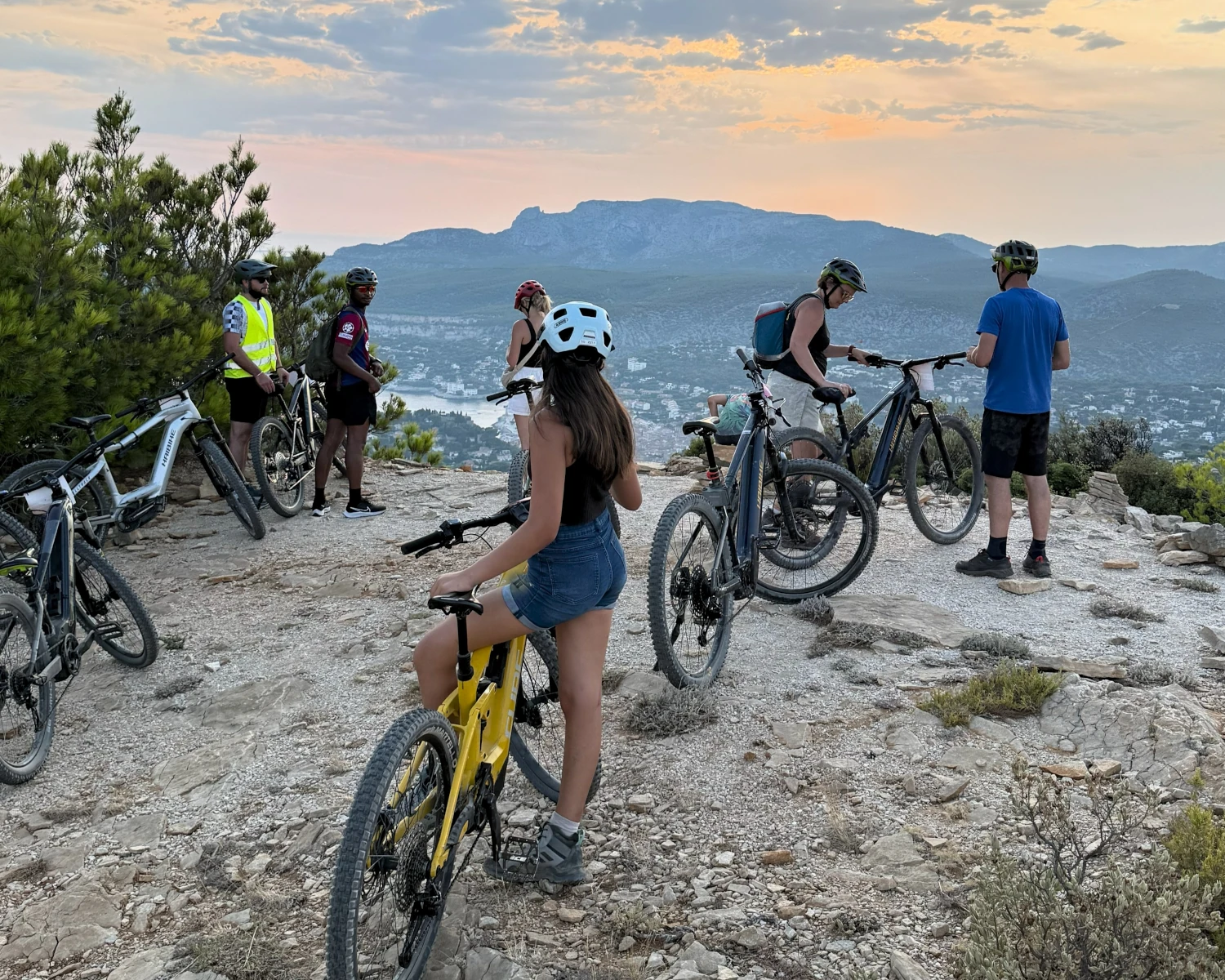 tours guidés en vtt électrique à Cassis pour les familles et vacanciers