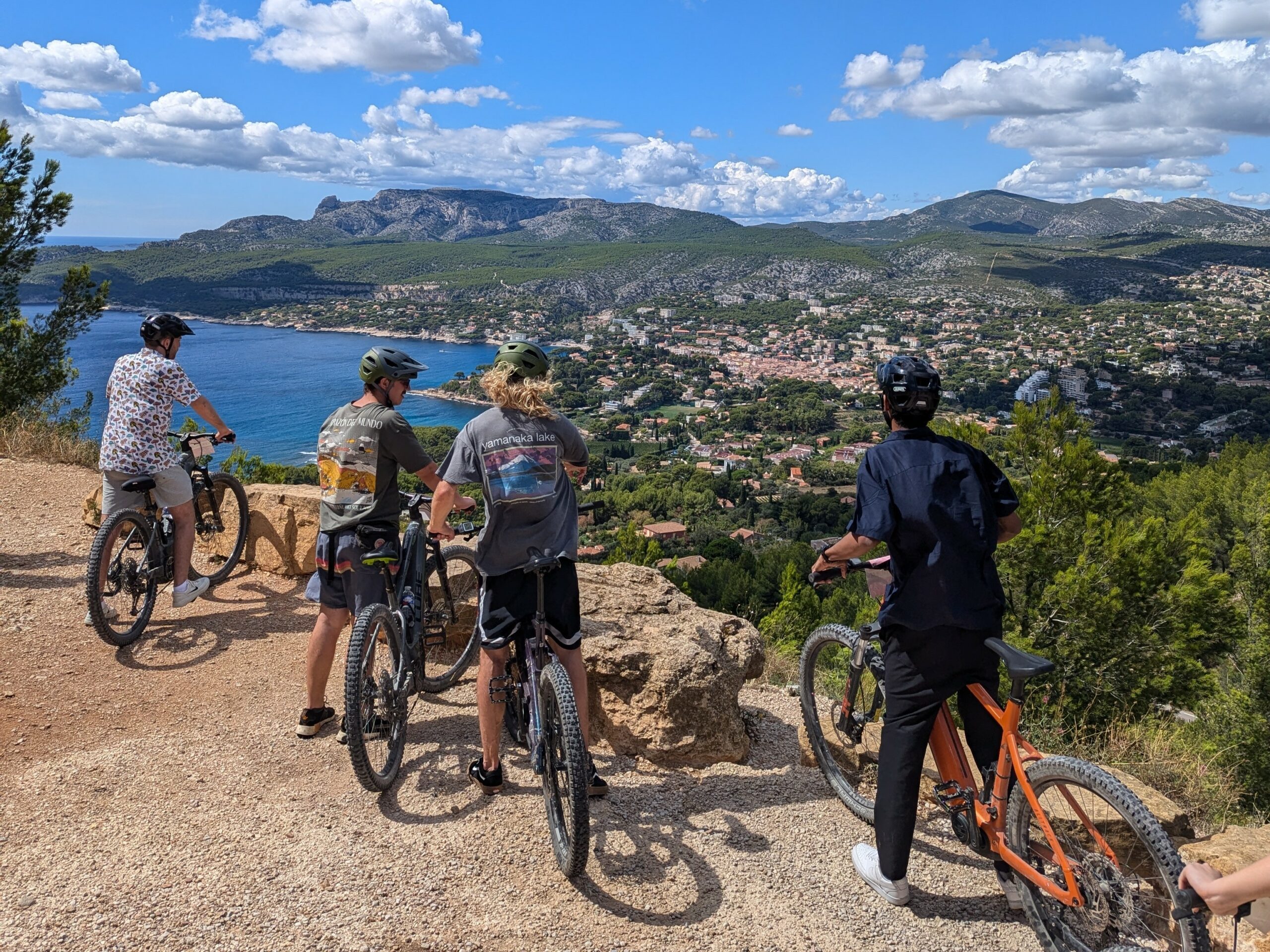 Tour guidé en vtt électrique à Cassis avec Trolib