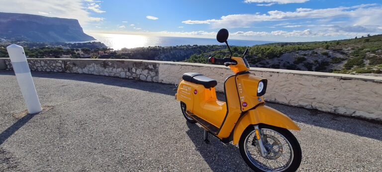 Scooter électrique à Cassis
