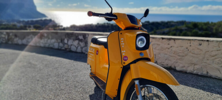 Scooter électrique en Provence