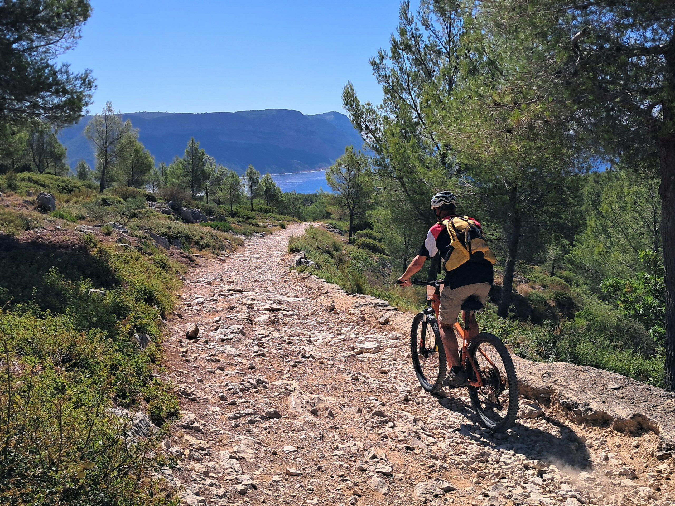 Tour en vtt électrique à Cassis et dans les calanques