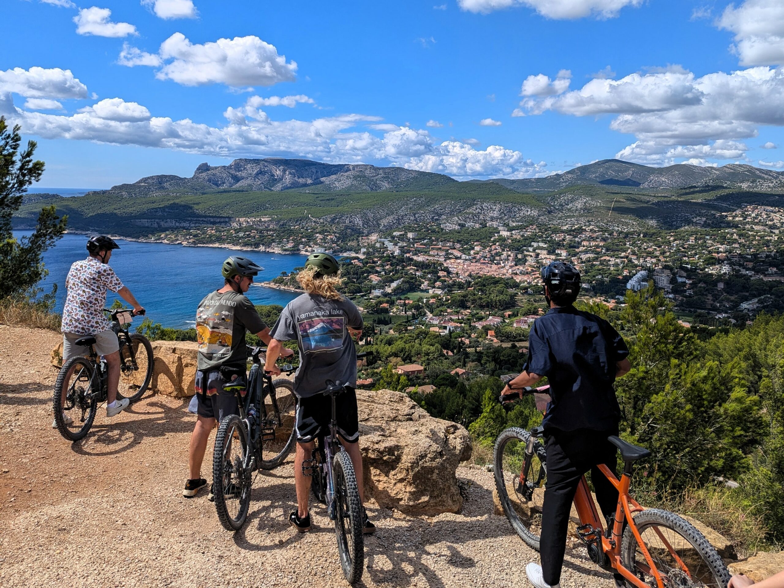 Tour guidé en vtt électrique à Cassis avec Trolib
